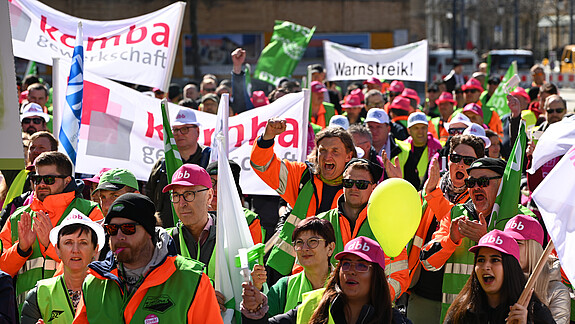 Warnstreik und Demonstration in Freiburg Warnstreik und Demonstration in Freiburg