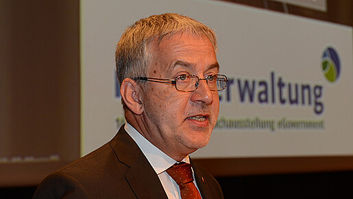 Willi Russ eröffnet den Kongress 'neueVerwaltung'