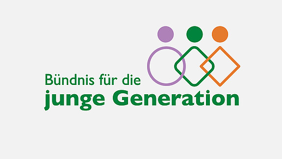 Das Logo des Bündnisses für die junge Generation zeigt neben dem namengebenden Schriftzug einen Kreis in Lila und zwei Rauten in Grün und Orange als stilisierte Figuren, die sich überlappen.