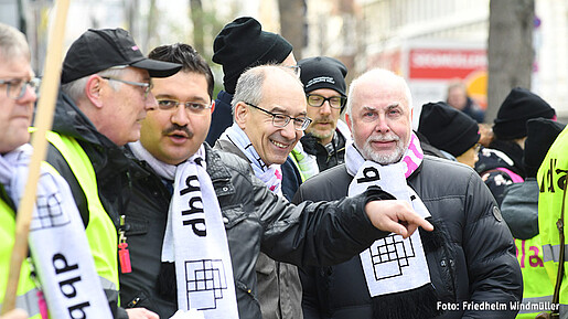 Ulrich Silberbach auf einer Demo in Düsseldorf Ulrich Silberbach auf einer Demo in Düsseldorf