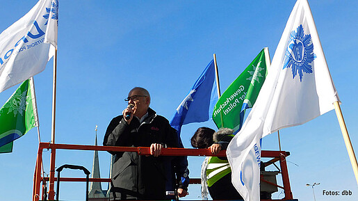 Friedhelm Schäfer auf einer Demonstration in Berlin Friedhelm Schäfer auf einer Demonstration in Berlin