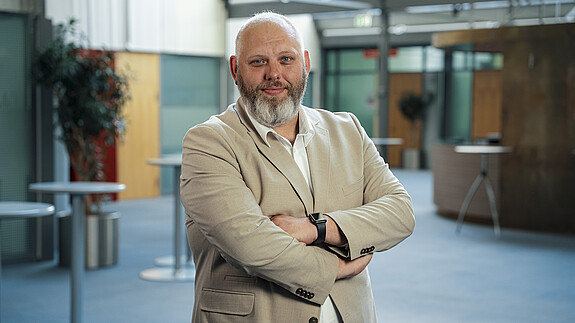 Zu sehen ist Toni Nickel, stellvertretender Vorsitzender der dbb jugend