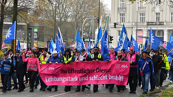 Die Chefs mehrerer dbb-Fachgewerkschaften machten in Hamburg deutlich, was sie von der Blockadehaltung der TdL halten: nämlich nichts. Einkommensrunde 2023, Hamburg, DPolG, BSBS, DBSH, dbb, dbb jugend, Tarifverhandlungen