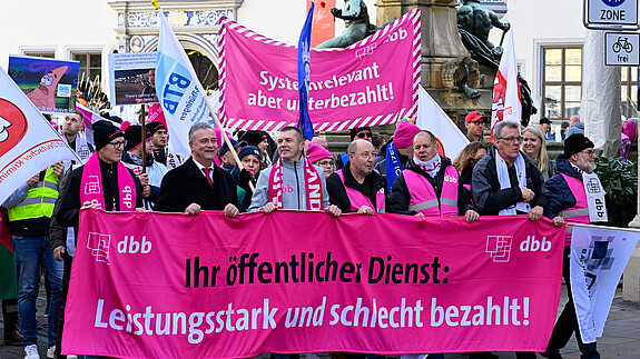 Einkommensrunde 2023 mit der TdL: Demo in Erfurt