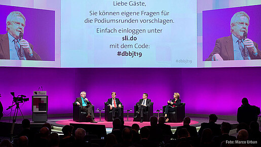Diskussionsrunde auf der dbb Jahrestagung Diskussionsrunde auf der dbb Jahrestagung