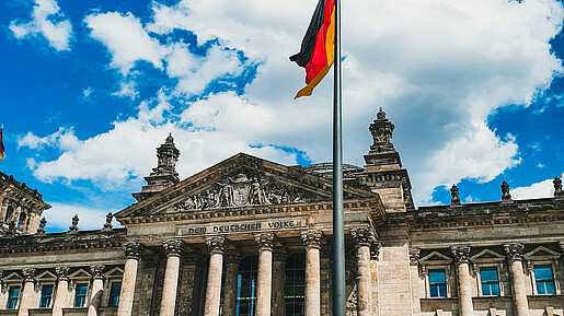 Die dbb jugend pocht auf Reformen im öffentlichen Dienst – und richtet klare Forderungen an die Parteien.