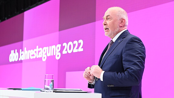 dbb Chef Ulrich Silberbach bei der dbb Jahrestagung 2022 dbb Chef Ulrich Silberbach bei der dbb Jahrestagung 2022