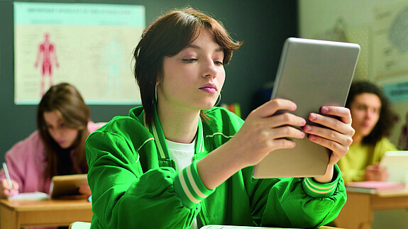 Es hapert bei der Digitalisierung in den Schulen: Es brauche mehr IT-Support und zeitliche Ressourcen für die Fortbildung der Lehrkräfte, fordern Lehrergewerkschaften. Es hapert bei der Digitalisierung in den Schulen: Es brauche mehr IT-Support und zeitliche Ressourcen für die Fortbildung der Lehrkräfte, fordern Lehrergewerkschaften.