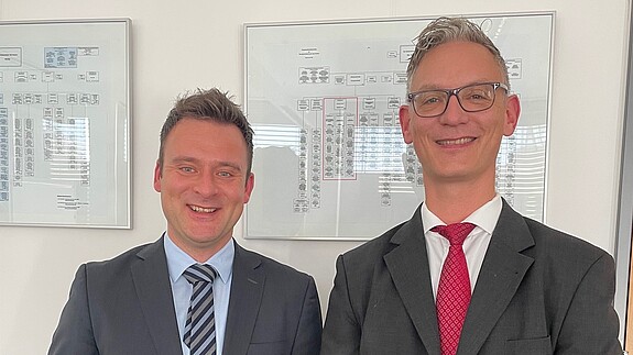 Bundesbeamtinnen und -beamte: Schnellere Beihilfe-Bearbeitung soll kommen Das Foto zeigt Thomas Liebel, Vertreter für die Bundesbeamtengewerkschaften (links), und Dr. Michael Baum vom BMI.