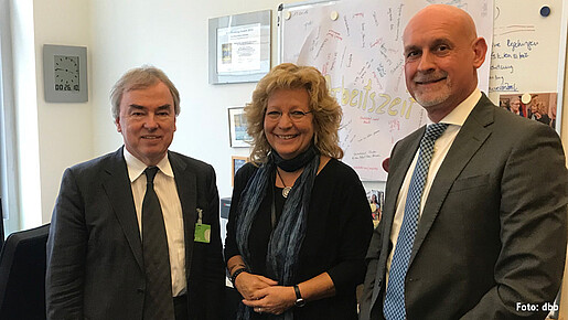 dbb Chef Klaus Dauderstädt, Beate Müller-Gemmeke, Volker Geyer (von links) dbb Chef Klaus Dauderstädt, Beate Müller-Gemmeke, Volker Geyer (von links)