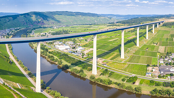 Bridge over Moselle river panorama in Zeltingen Germany road