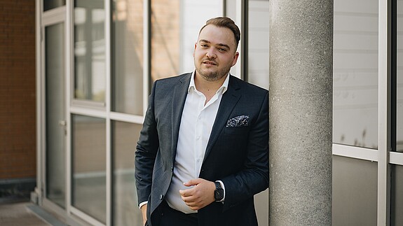 Fandrejewski, Bundesvorsitzender der dbb jugend, fordert von der Politik, mehr für Extremismusprävention und Demokratieförderung zu tun